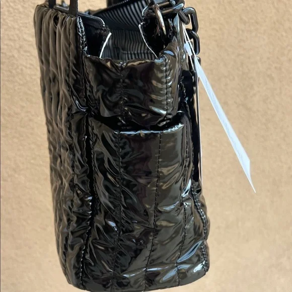 Ah-dorned | Classic Black Metallic Tote Bag w/ Crossbody Strap & Bag Charm Chain - Picture 11 of 17